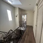 Spacious Townhouse In The Heart Of Old Town