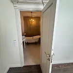 Spacious Townhouse In The Heart Of Old Town *
