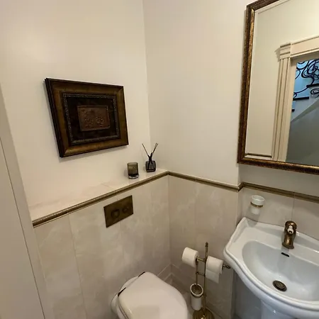 Spacious Townhouse In The Heart Of Old Town Vilnius