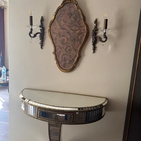 Spacious Townhouse In The Heart Of Old Town *