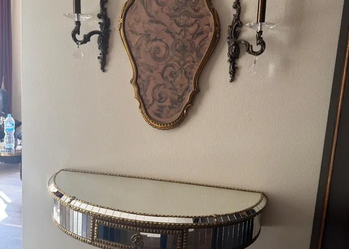 Spacious Townhouse In The Heart Of Old Town *