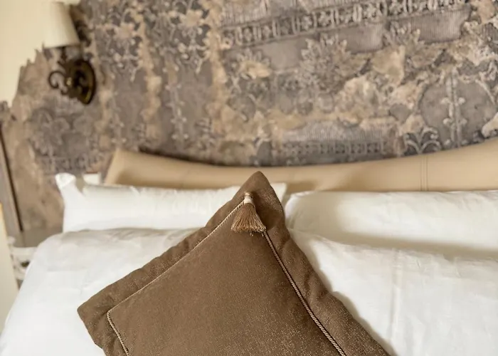 Spacious Townhouse In The Heart Of Old Town