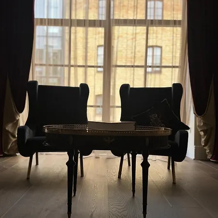 Spacious Townhouse In The Heart Of Old Town Апартаменты *