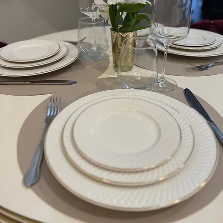 Spacious Townhouse In The Heart Of Old Town