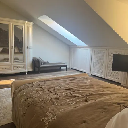 Spacious Townhouse In The Heart Of Old Town Апартаменты