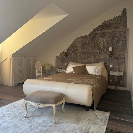 Spacious Townhouse In The Heart Of Old Town Апартаменты *