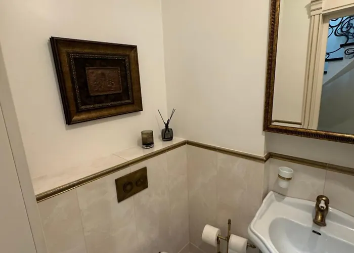 Spacious Townhouse In The Heart Of Old Town ヴィリニュス