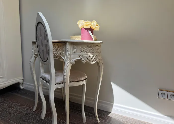 Spacious Townhouse In The Heart Of Old Town